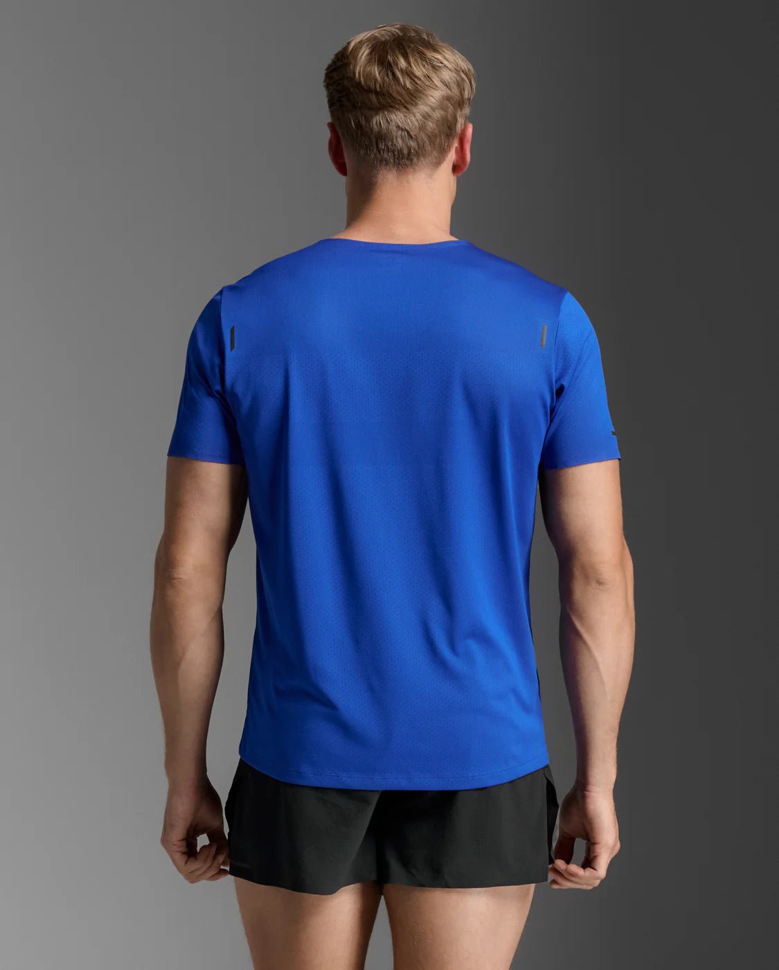 2XU Light Speed Tech Tee - mens - T-shirt - Trek, Trail & Fish NZ