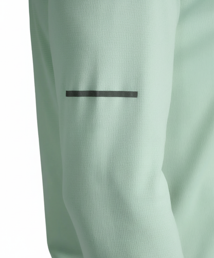 2XU Aero Long Sleeve with white background