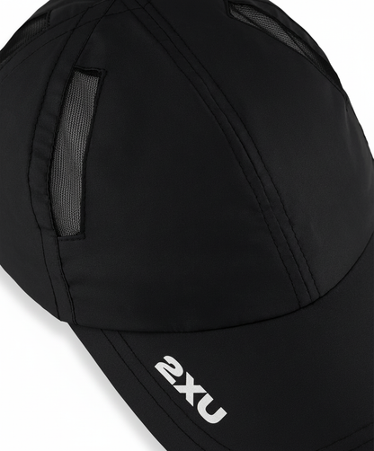 2XU Run Cap with white background