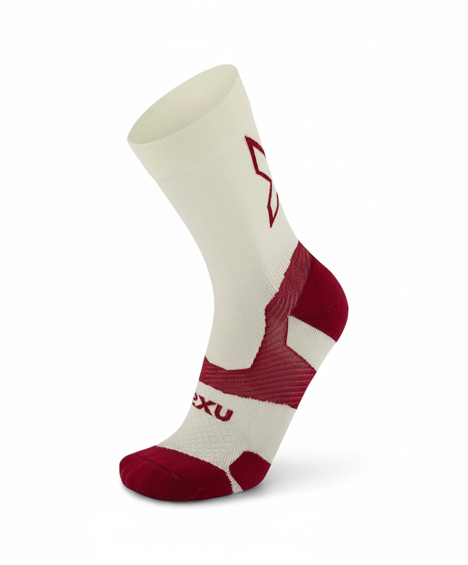 2XU Vectr Compression Sock with white background and shadow