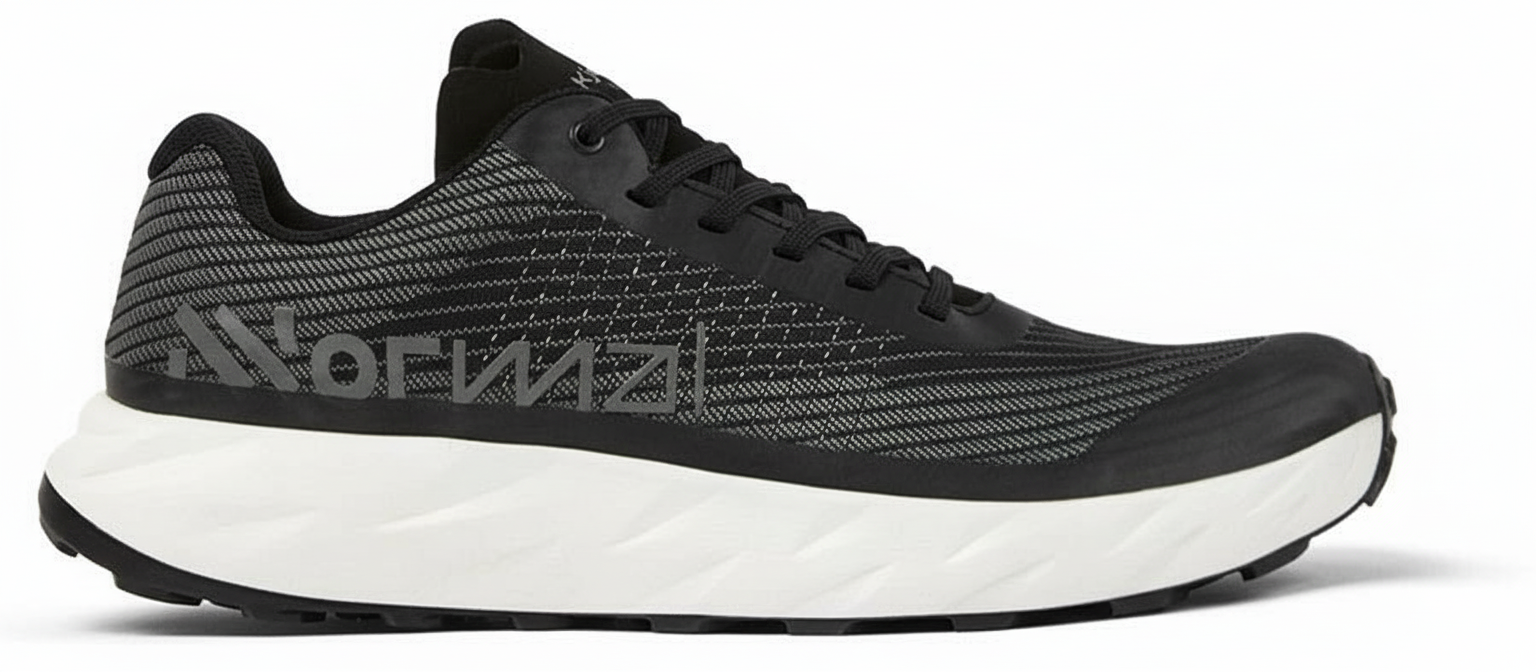 Nnormal Kjerag shoe with white background and shadow